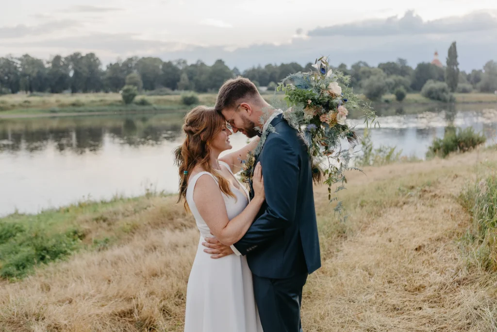 Hochzeitsfotos an der Elbe in Dresden - Hochzeitsfotograf in Dresden, bautzen, Freital, Pirna