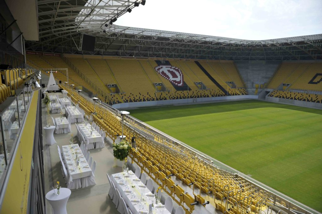 stadion Eure Lovestory in Foto und Film Heiraten in Dresden